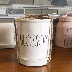 Rae Dunn blossom pot